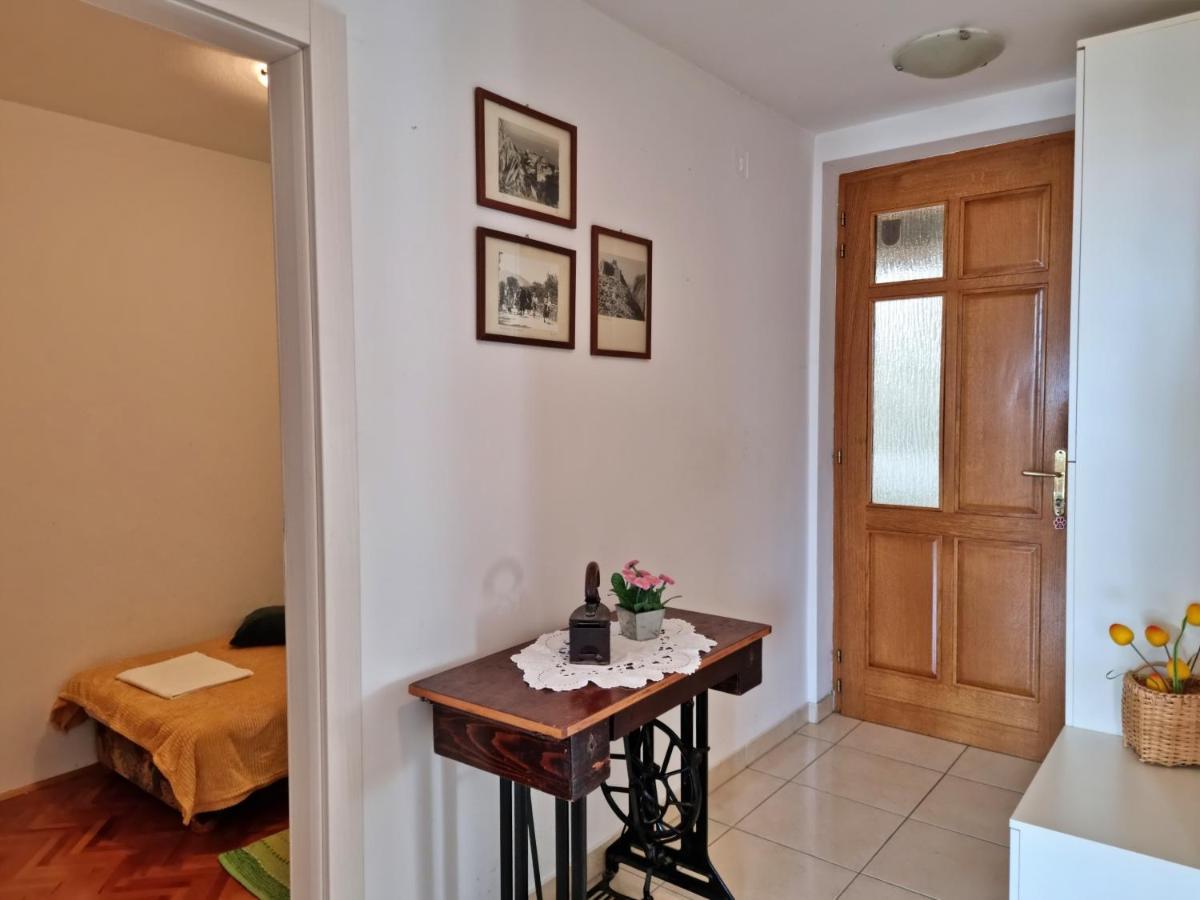 Apartment Tica Оміш Екстер'єр фото