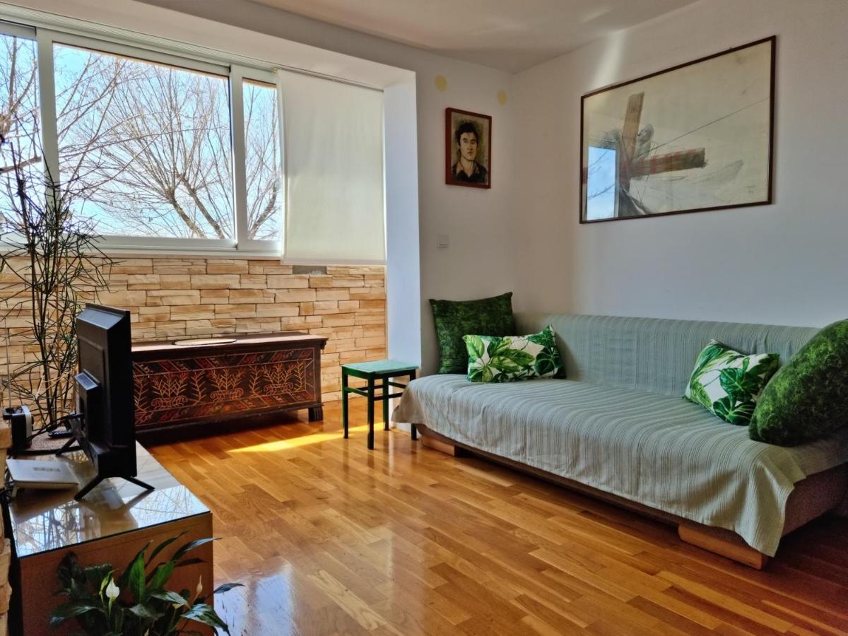 Apartment Tica Оміш Екстер'єр фото